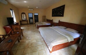 Familierom | Skrivebord og sengetøy