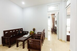 Habitación, balcón, vista al océano (VIP ) | Minibar, caja de seguridad en la habitación, escritorio y wifi gratis 