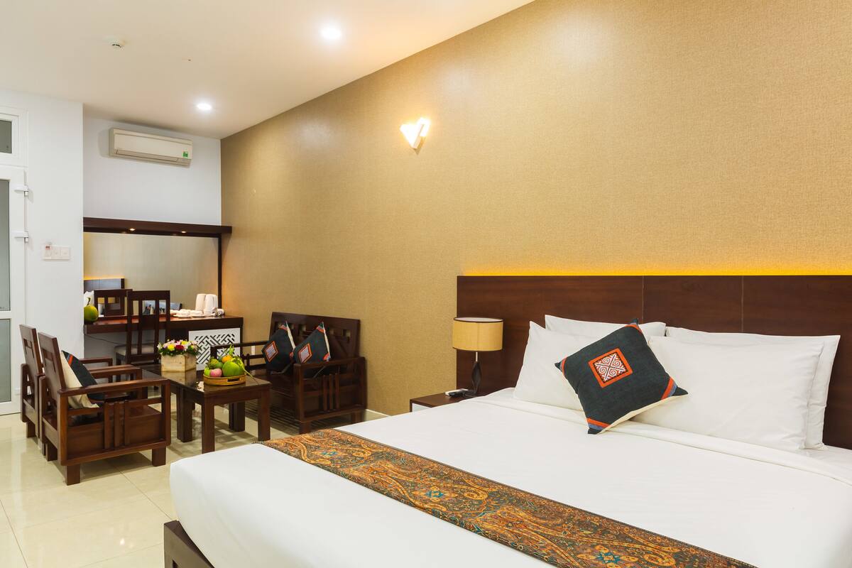 Family Room | Minibar, in-room safe, desk, WiFi (free)