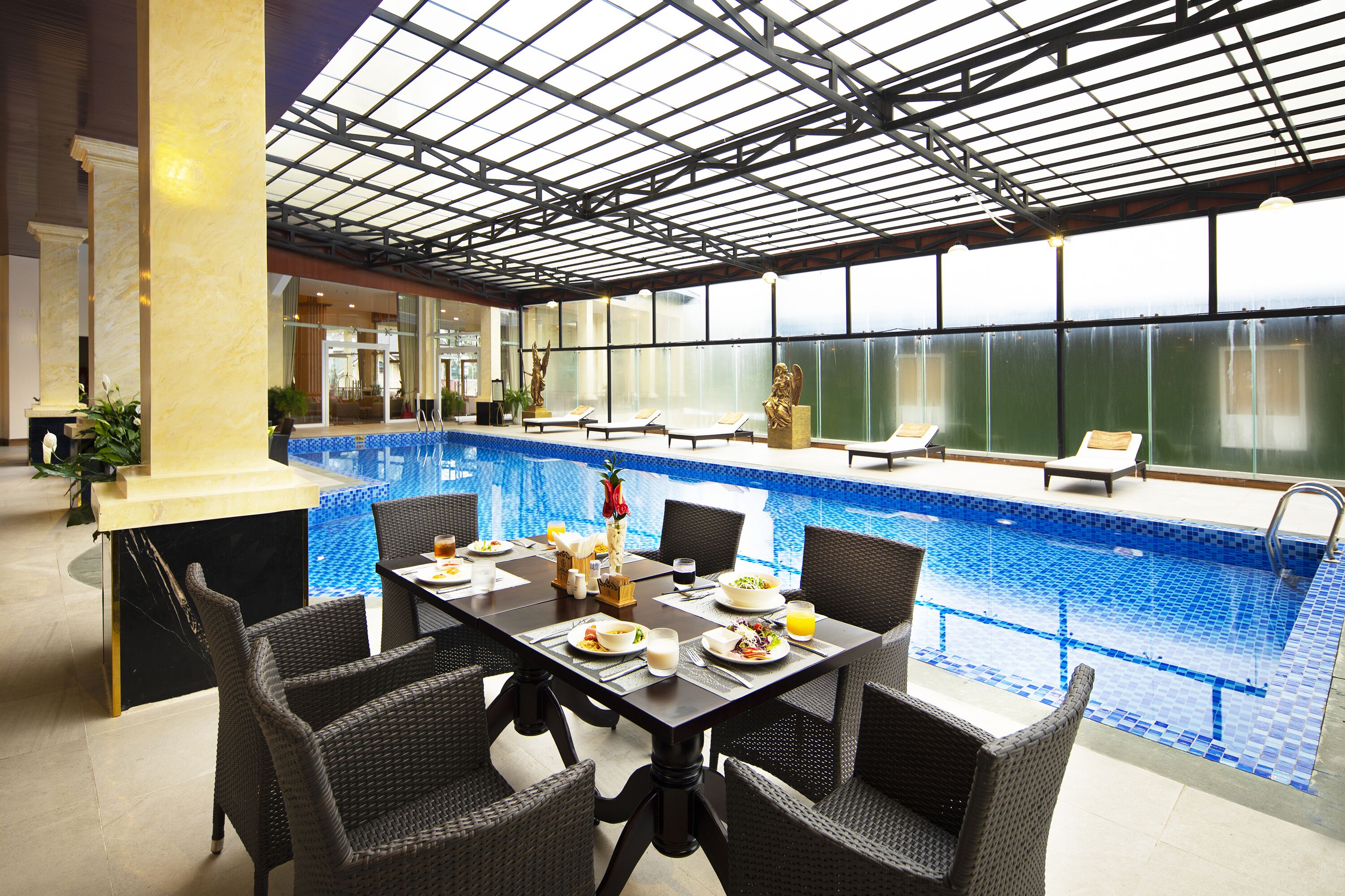 3 restaurants, breakfast served, local and international cuisine