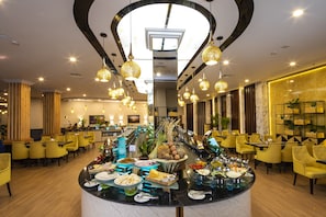 Daily buffet breakfast (VND 290000 per person)