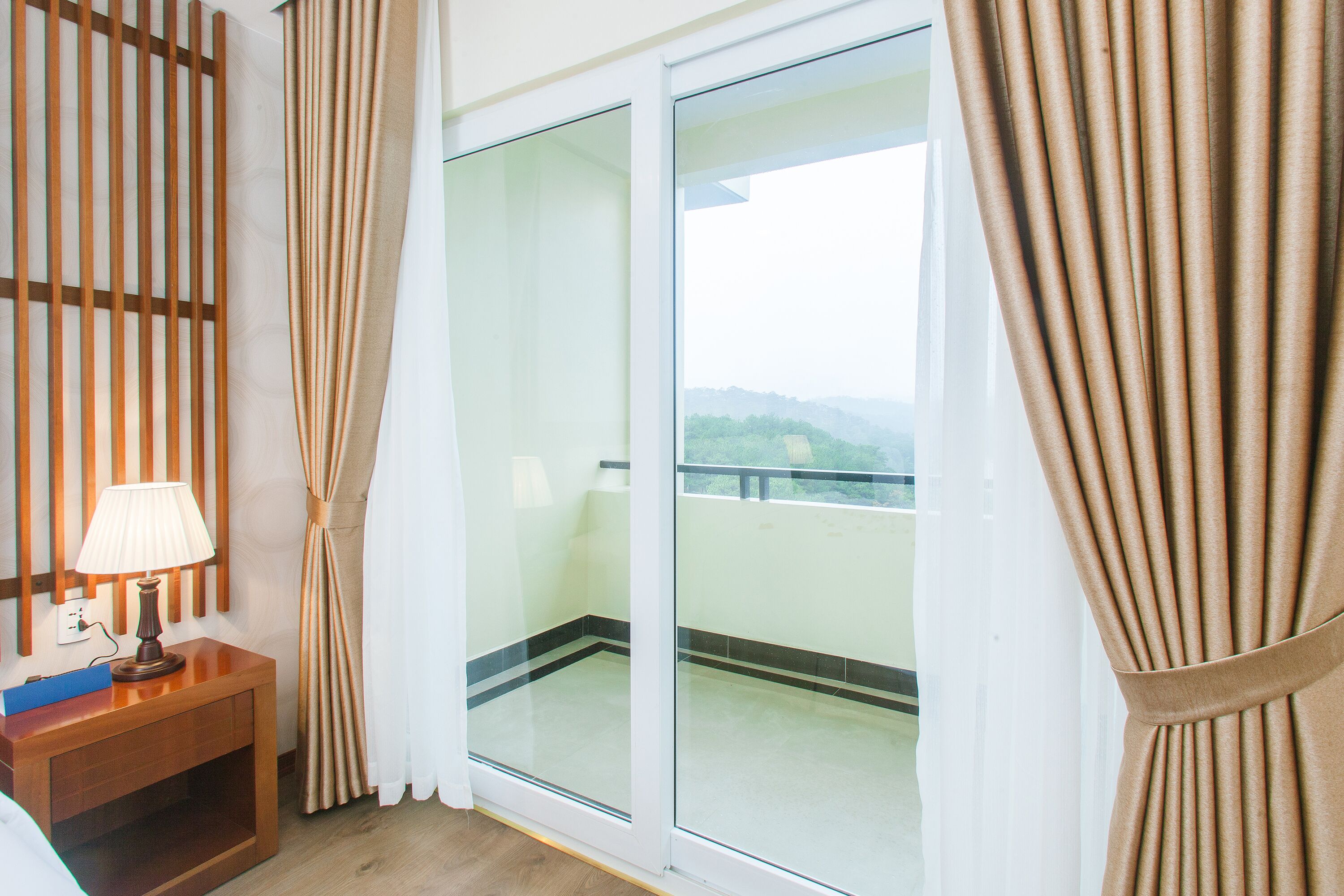 valley junior suite twin | 1 bedroom, hypo-allergenic bedding, in-room safe, desk