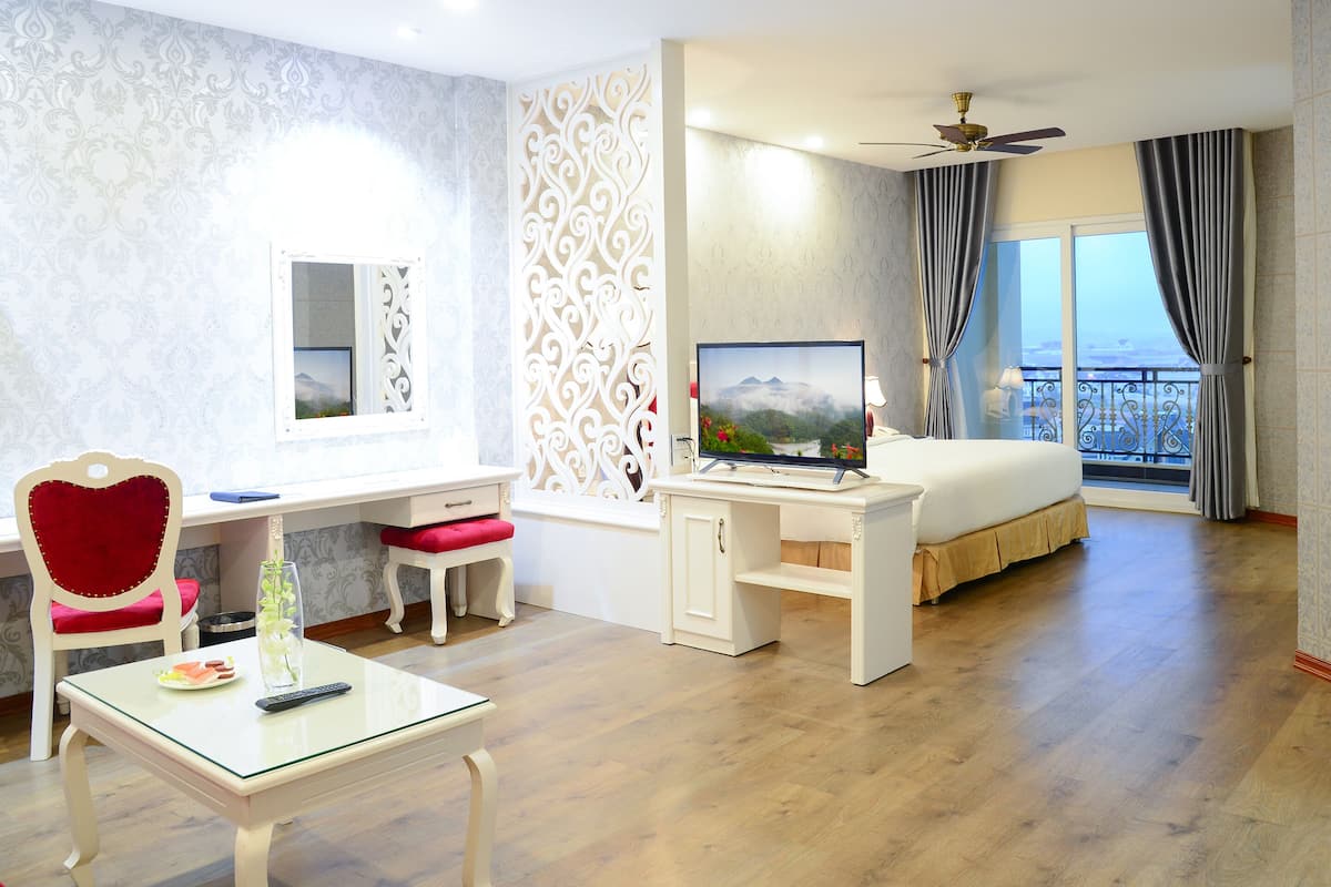 Doppia Junior, vista città (Suite) | 1 camera, biancheria da letto ipoallergenica, una cassaforte in camera