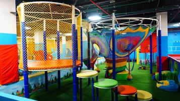 子供用の遊び場 - 屋内