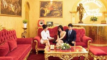 Un sauna, una bañera de hidromasaje, baño turco, tratamientos corporales