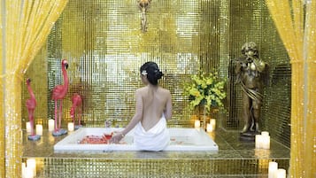 Een sauna, een bubbelbad, een stoombad, lichaamsbehandelingen