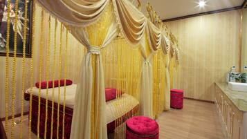 サウナ、ホットタブ、スチームサウナ、ボディ トリートメント、ボディラップ、ボディスクラブ