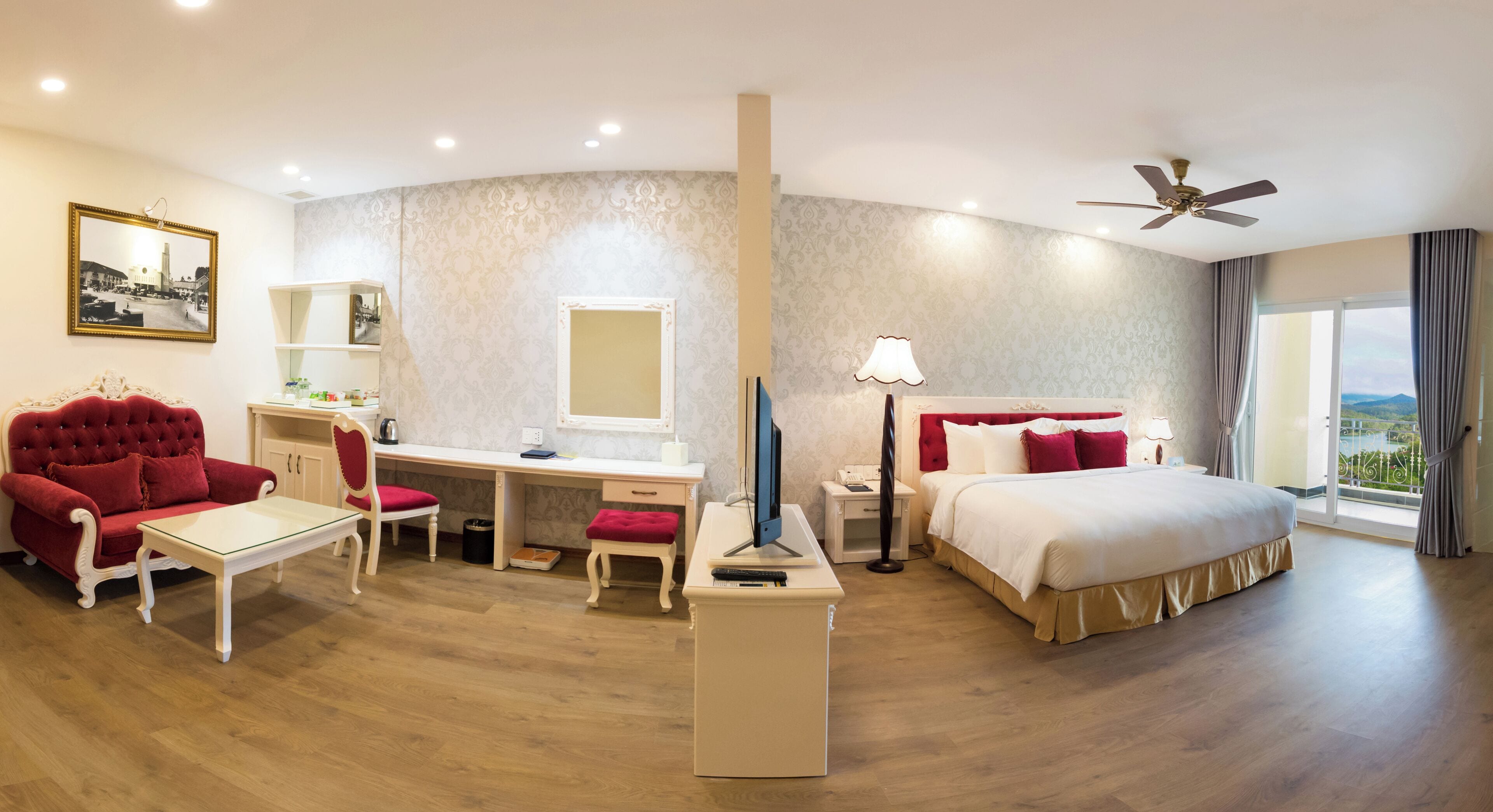 Doppia Junior, vista valle (Suite) | Biancheria da letto di alta qualità, materassi in memory foam