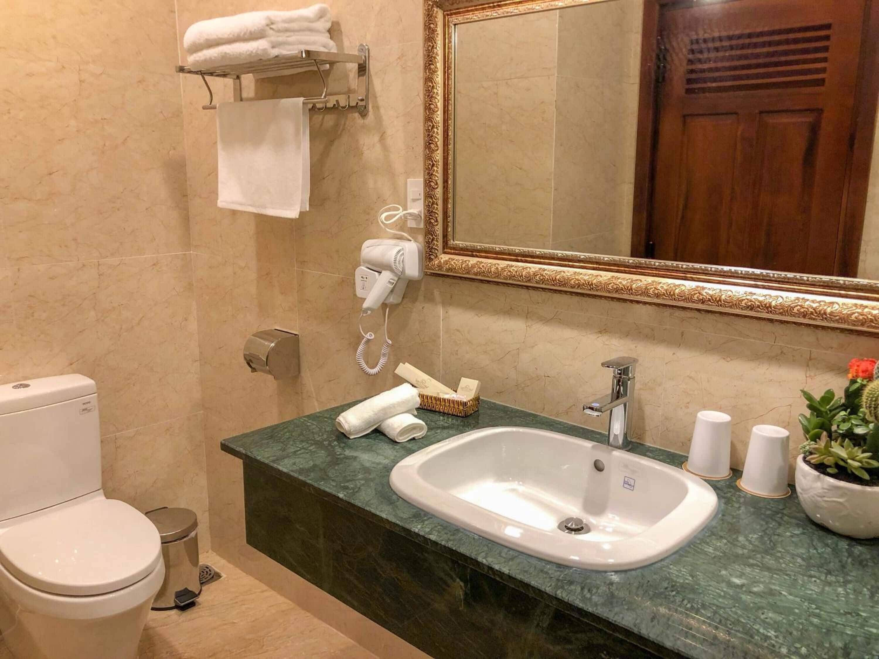 shower, free toiletries, hair dryer, slippers