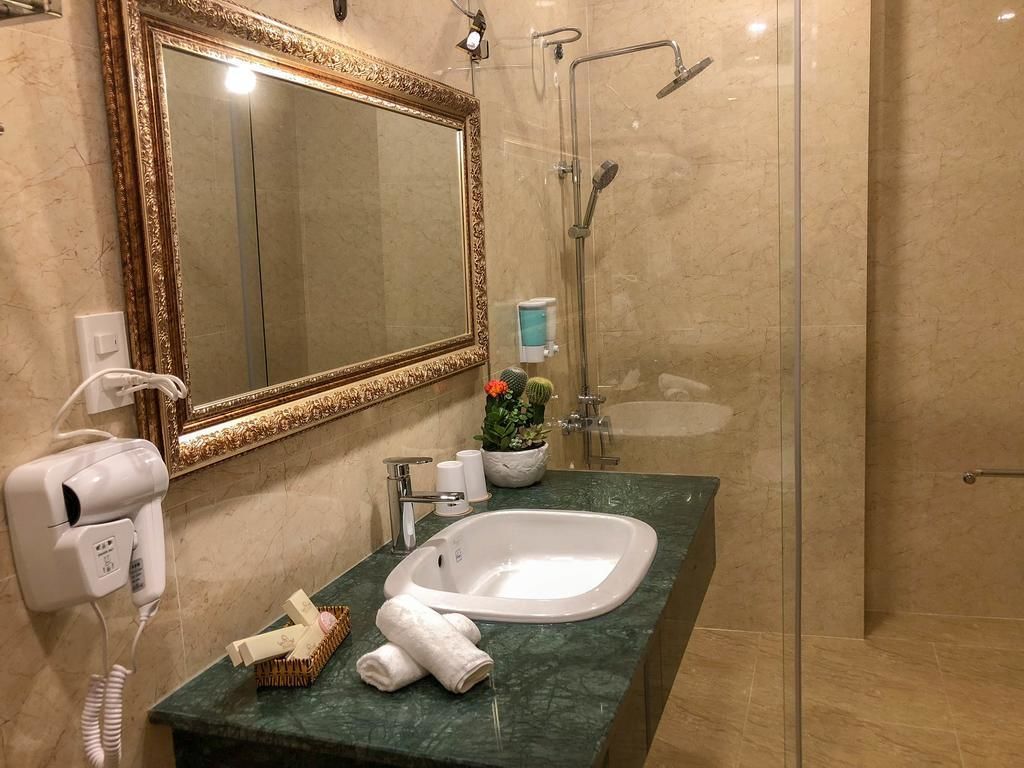 deluxe twin room | bathroom sink