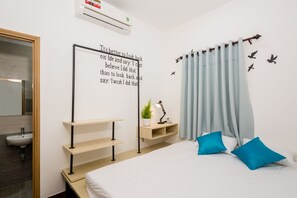 Basic Double Room, No Windows | Desk, free WiFi, bed sheets - Fedora Hostel (Da Nang)