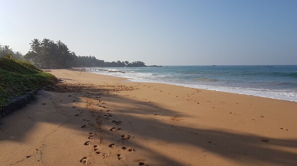 Beach nearby, beach shuttle, 20 beach bars, fishing - Siriniwasa Villa Induruwa (Induruwa)