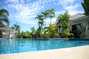 Outdoor pool - Bangsaray Villa (Sattahip)