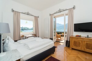 Panoramic Apartment, Balcony, Lake View (Apt Villa) | Individually decorated, individually furnished, iron/ironing board