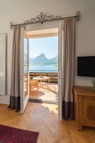 Apartamento panorâmico, sacada, vista para o lago (Apt Villa) | Individualmente decorados, individualmente mobiliados