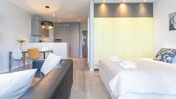 Apartemen (7) | Tirai kedap cahaya, setrika/meja setrika, Wi-Fi gratis, dan seprai linen