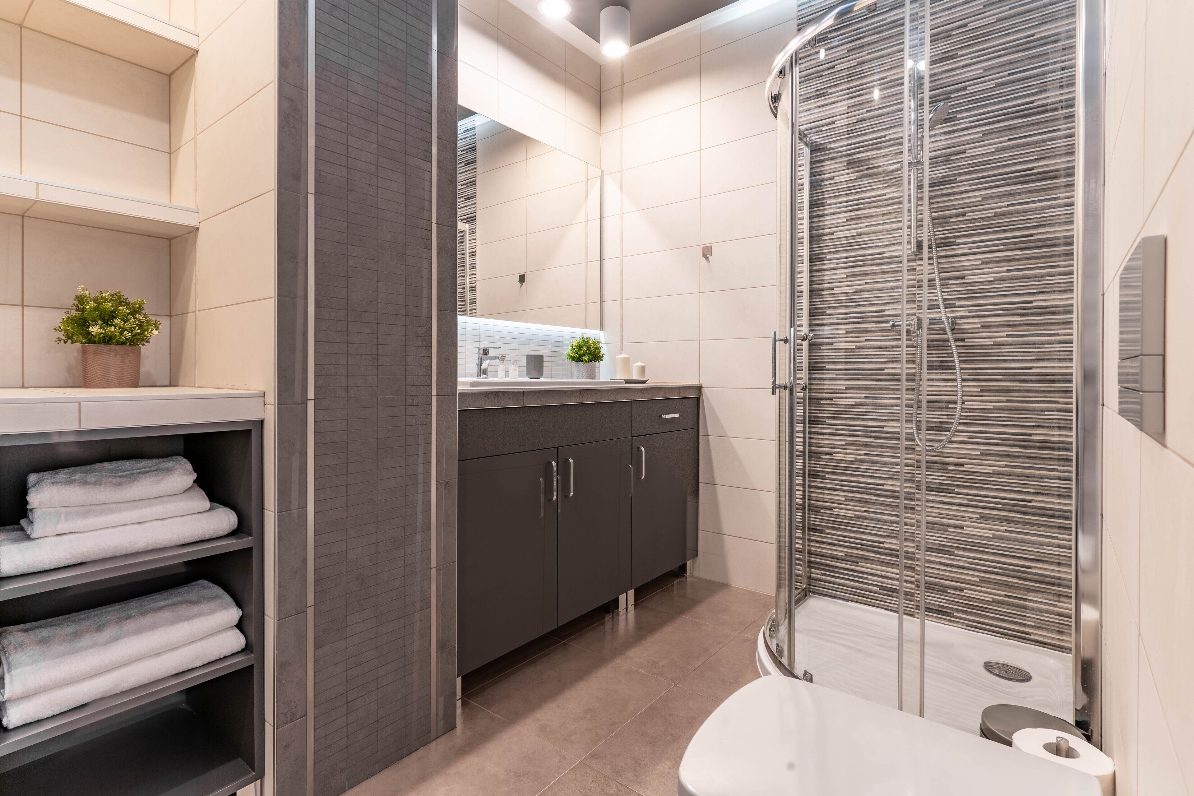 Apartment, 1 Bedroom | Bathroom | Hair dryer, towels, soap, shampoo