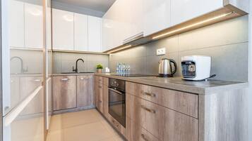 Apartment, 1 Bedroom | Private kitchen | Full-size fridge, microwave, oven, stovetop