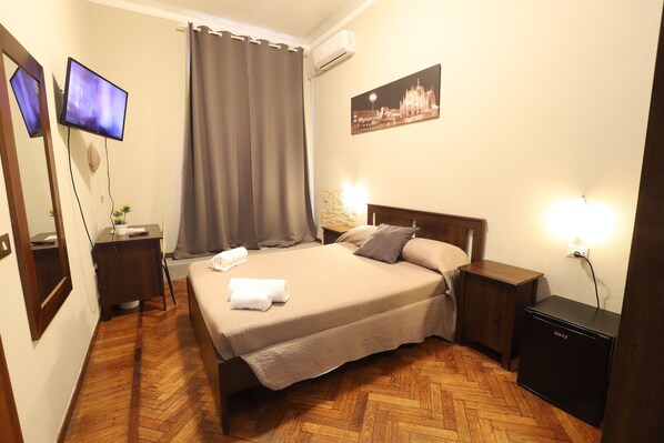 Standard Double Room, City View | Premium bedding, in-room safe, desk, soundproofing - Hotel Carlo Goldoni (Milan)