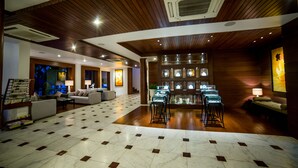 Lobby-lounge