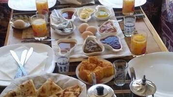 Breakfast, lunch, dinner served; local cuisine