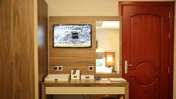 Apartamento real, 2 quartos | 1 quarto, roupas de cama premium, cofres nos quartos, cortinas blackout