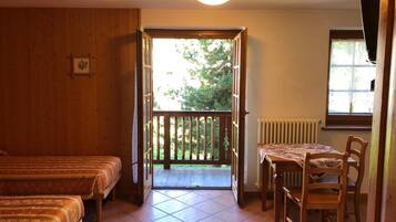 Zimmersafe, kostenloses WLAN, BettwÀsche, Rollstuhlgeeignet