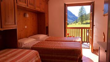 Coffres-forts dans les chambres, Wi-Fi gratuit, draps fournis