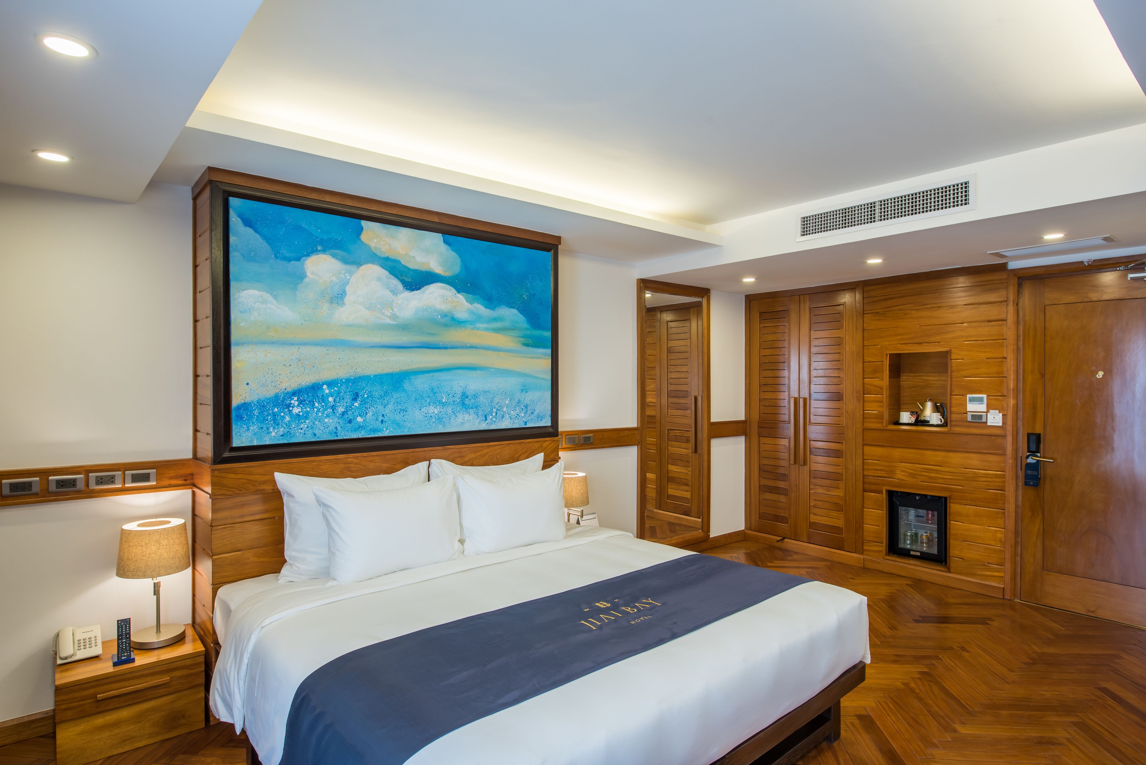 signature double room, 1 king bed, balcony, city view | minibar, in-room safe, desk, blackout curtains