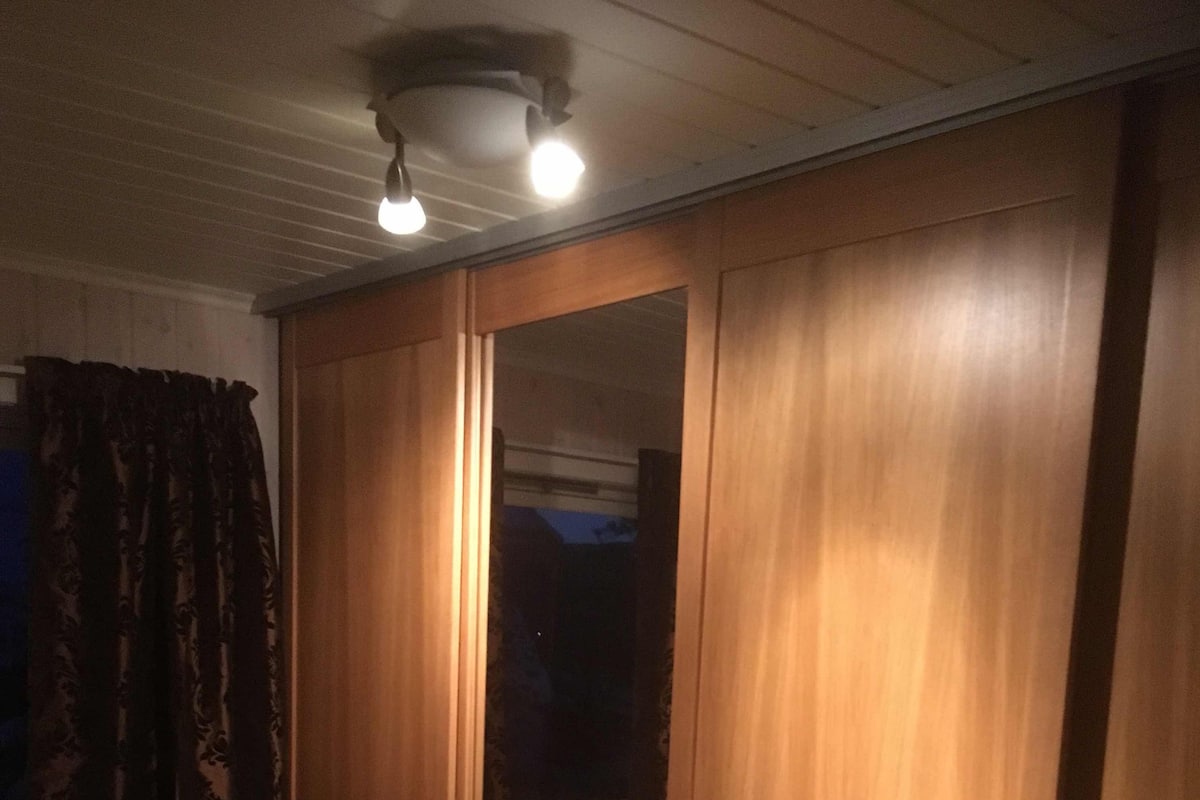 Quarto casal luxo, banheiro compartilhado | Ferros/tábuas de passar roupa, berços (sobretaxa)