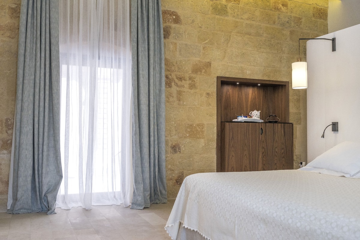 1 bedroom, premium bedding, memory-foam beds, minibar