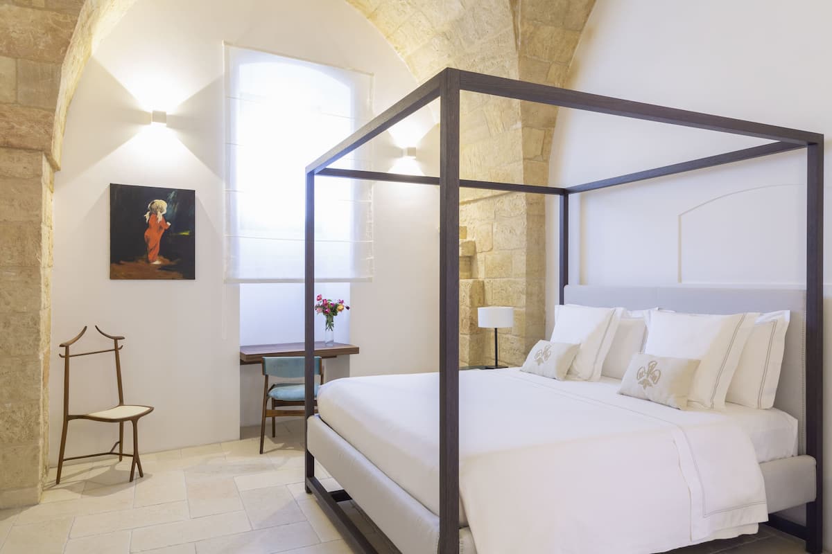 1 bedroom, premium bedding, memory-foam beds, minibar
