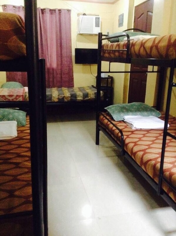 Desk, iron/ironing board, rollaway beds, free WiFi