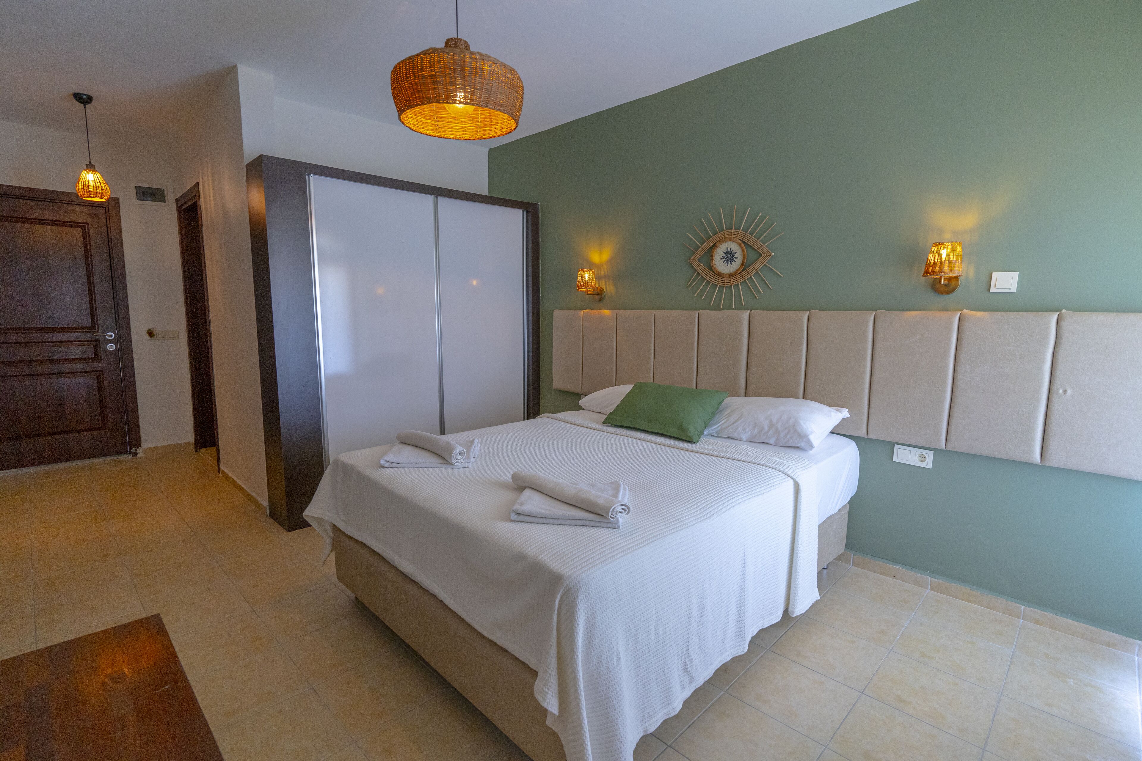 Habitación familiar, 2 habitaciones | Ropa de cama de alta calidad y escritorio 