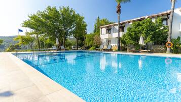 Seasonal outdoor pool, pool umbrellas, sun loungers