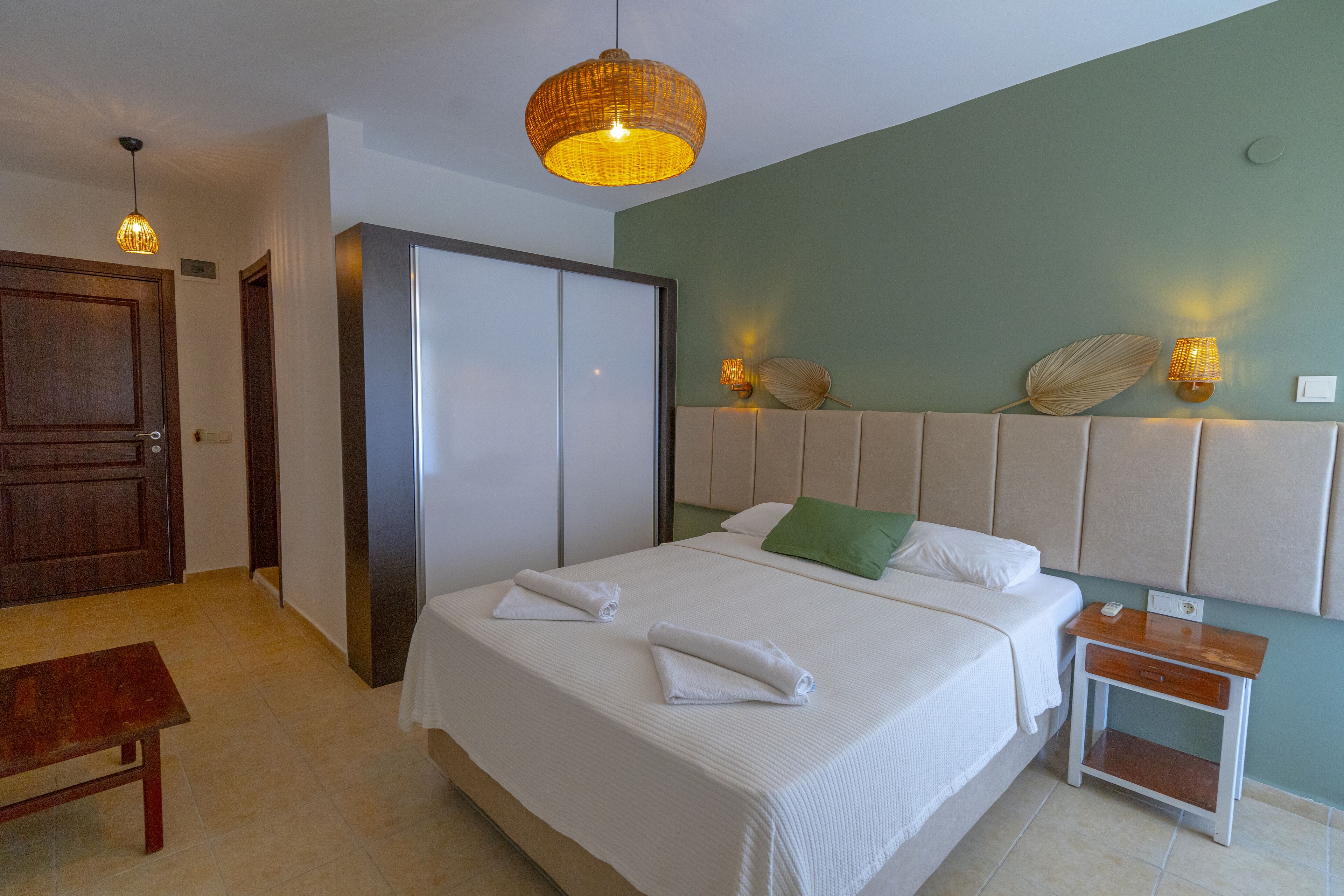 standard double room | 1 bedroom, premium bedding, desk, iron/ironing board