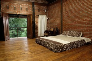 1 bedroom, desk, rollaway beds, bed sheets - Bedog Riverside (Kasihan)