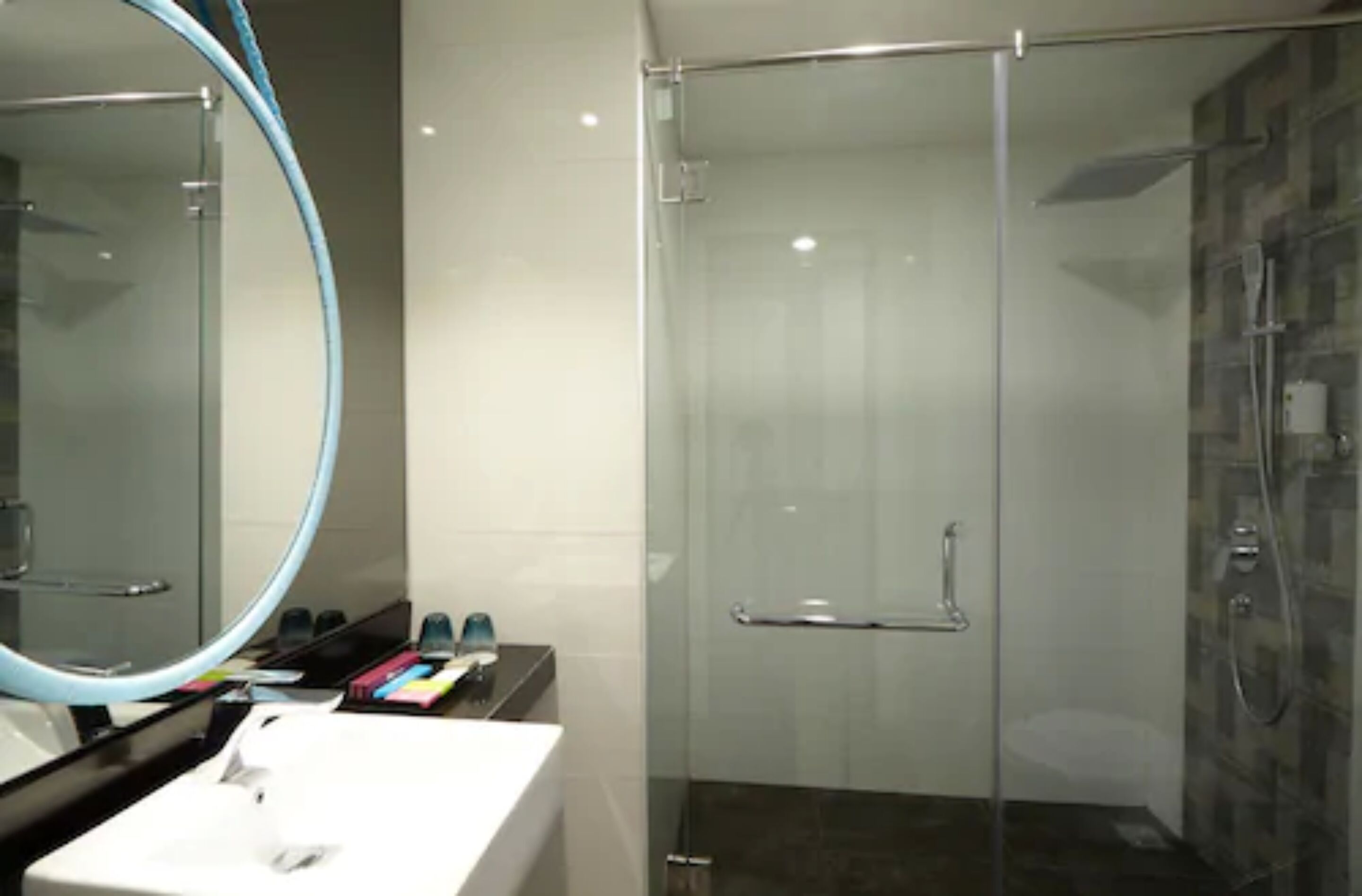 shower, rainfall showerhead, eco-friendly toiletries, hair dryer