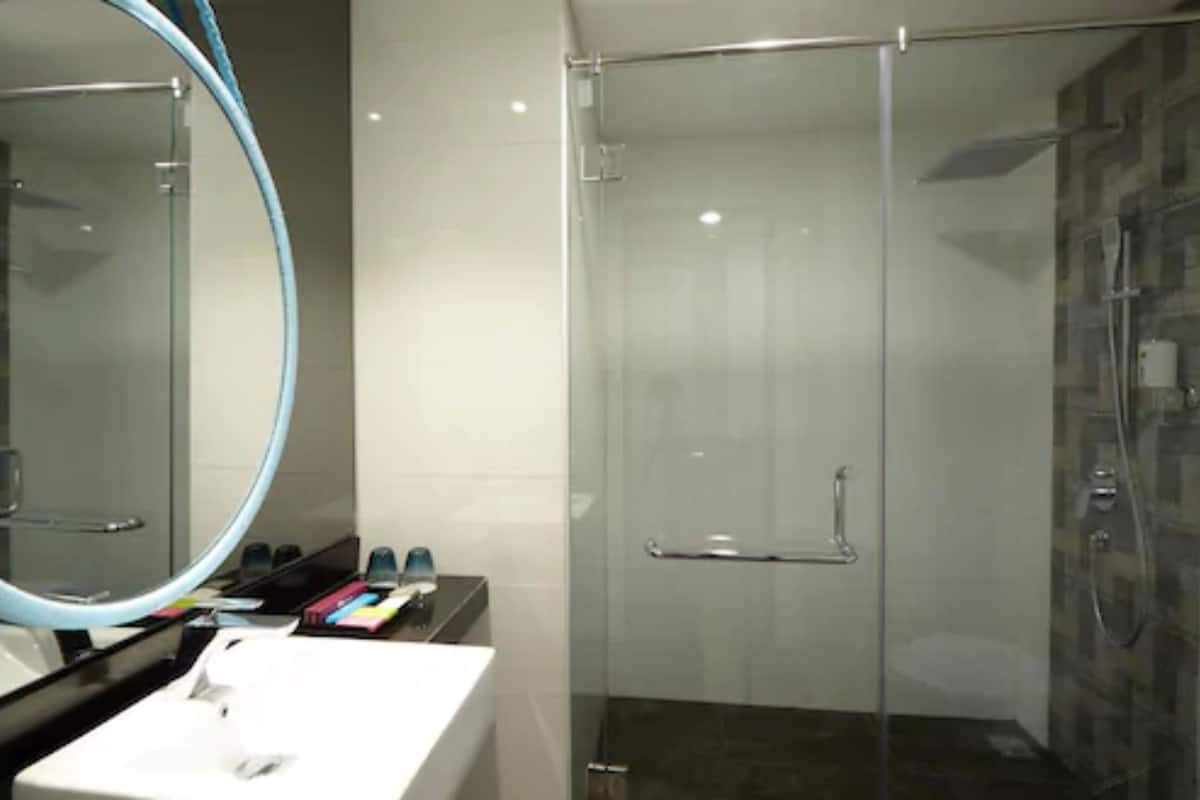 shower, rainfall showerhead, eco-friendly toiletries, hair dryer