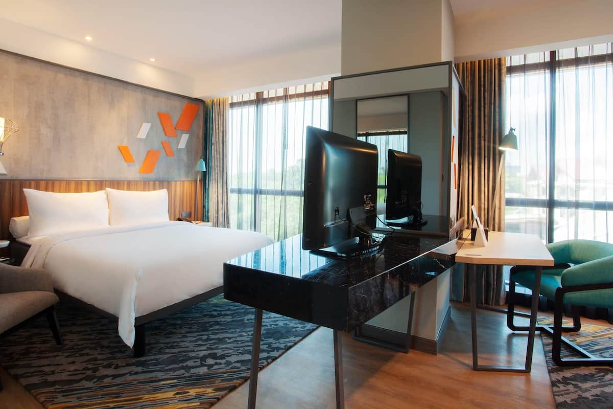 Premium bedding, in-room safe, individually decorated