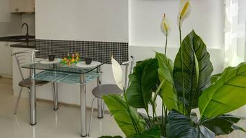 Premium Apartment, 1 Bedroom, Kitchen (Anny Akhmatovoi St 22) | In-room dining