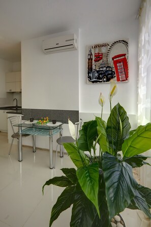 In-room dining - Sophie Apartments (Kyiv)