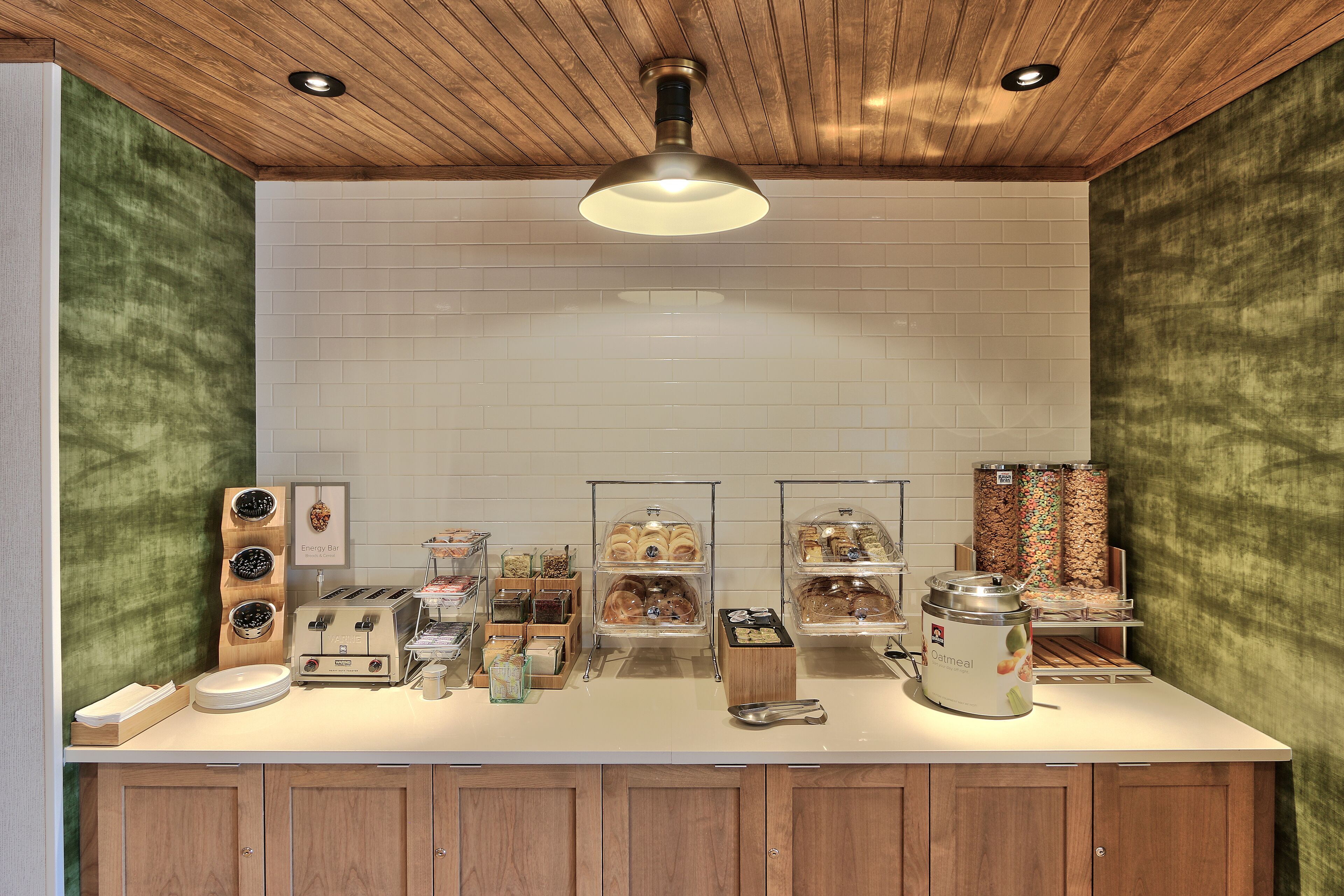 free buffet breakfast