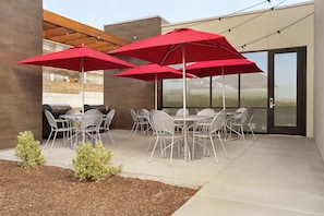Terrace/patio - Home2 Suites by Hilton Elko (Elko)