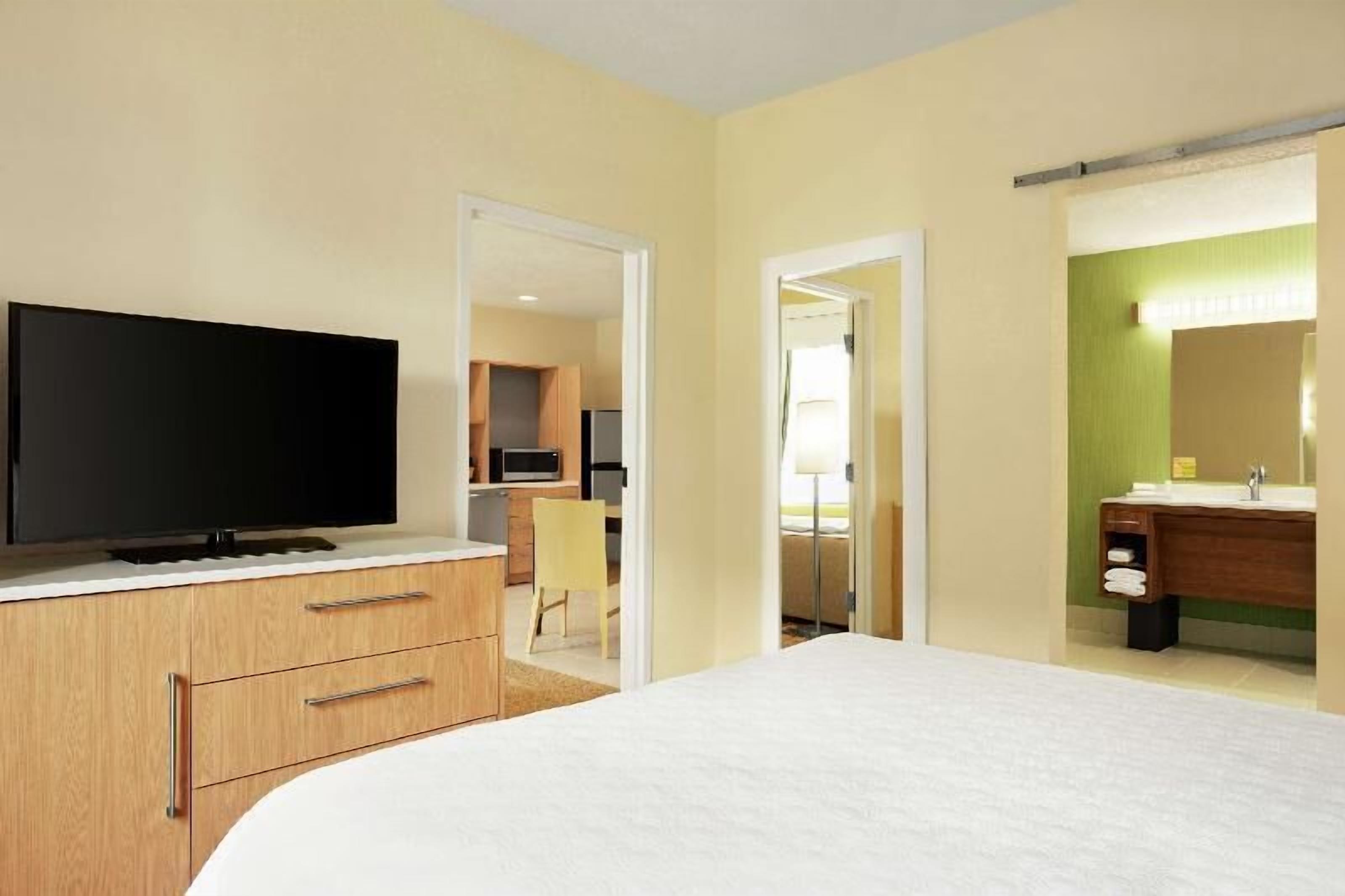 Down comforters, in-room safe, desk, laptop workspace