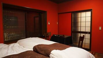 Premium bedding, desk, iron/ironing board, free WiFi