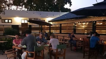 Breakfast, lunch, dinner served; international cuisine