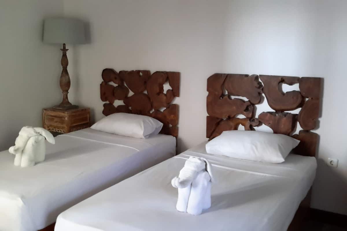 Corner Twin Room