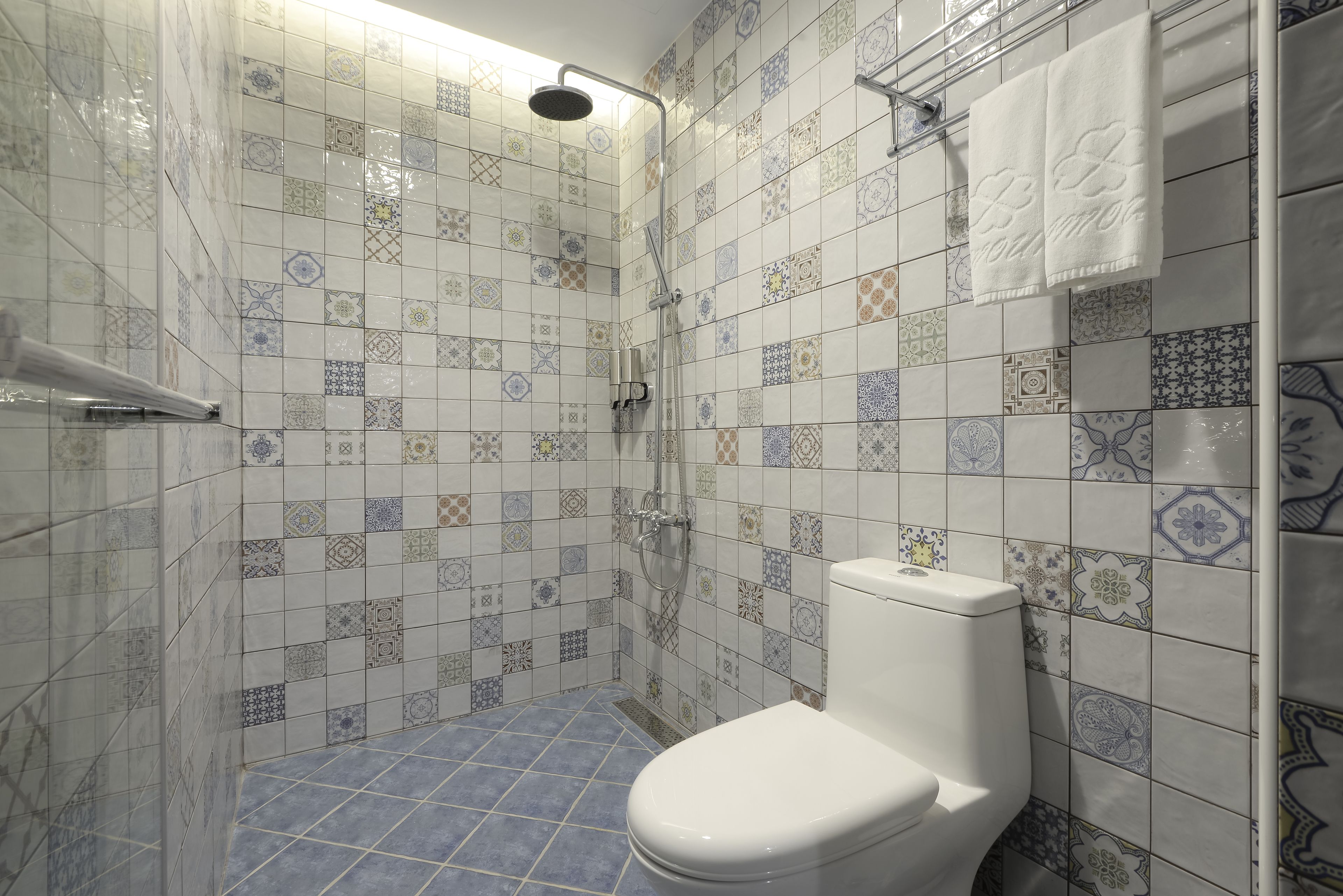 standard double room | bathroom shower