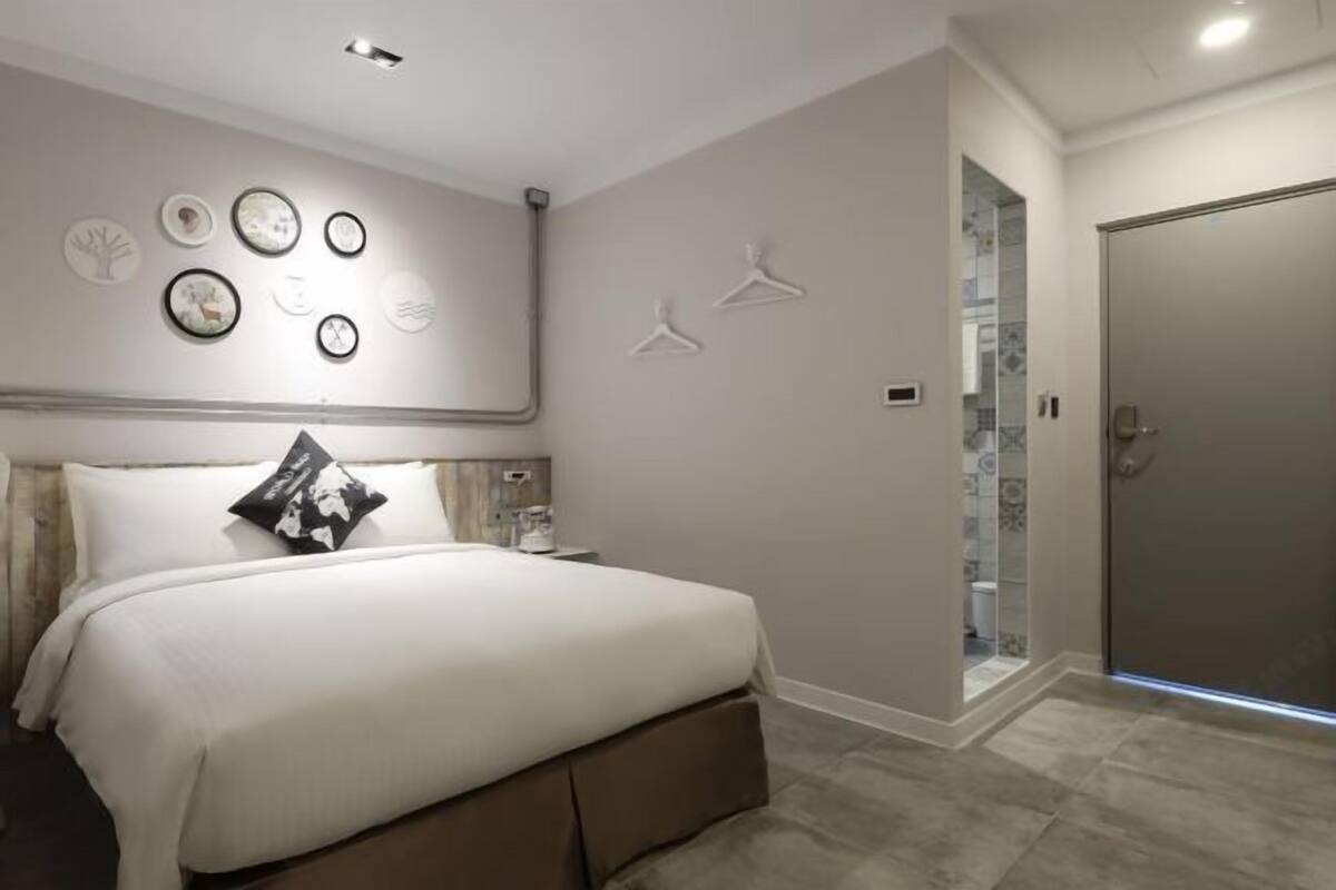 In-room safe, individually decorated, blackout curtains, free WiFi